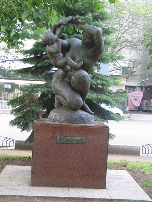 開拓の母の像