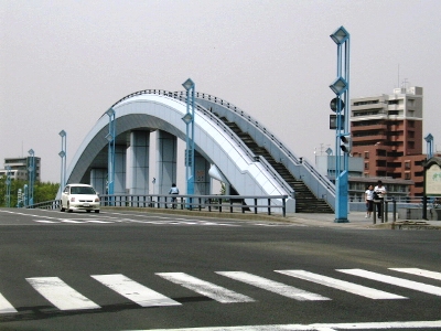 中の島駅付近から幌平橋を望む